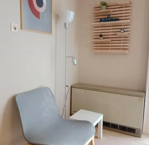 Cherry - Happyhostgr - Downtown Daire *