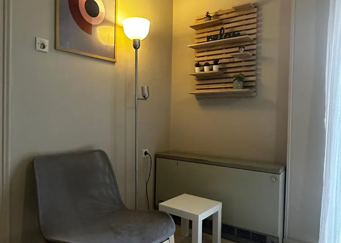 Cherry - Happyhostgr - Downtown Golos