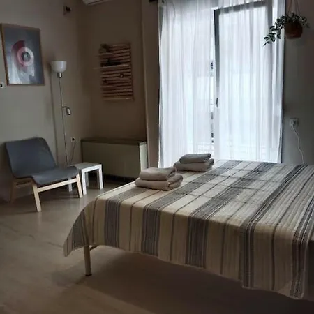 Cherry - Happyhostgr - Downtown Volos