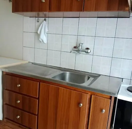 Cherry - Happyhostgr - Downtown Volos